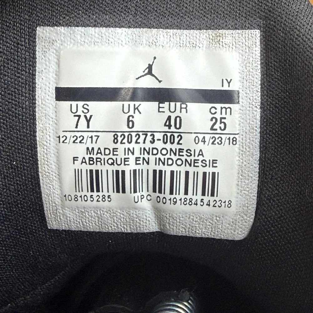 Jordan Team Showcase‎ Triple Black Kids Basketball Shoes 820273-002 Size 7Y